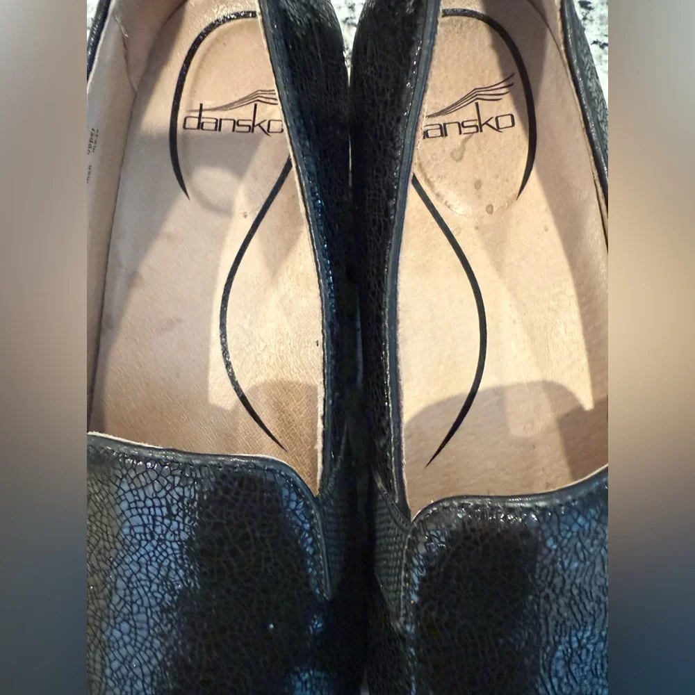 Dansko Addy women’s 40 (9-9.5) crackle black leather slip on loafers